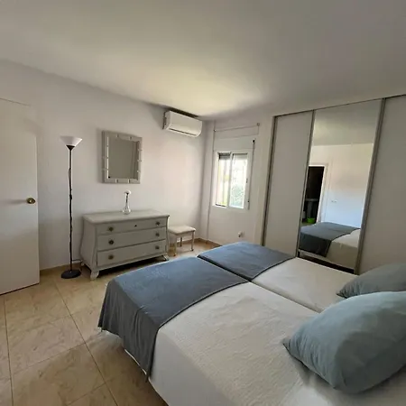 Lovely 2 Bedroom Near The *