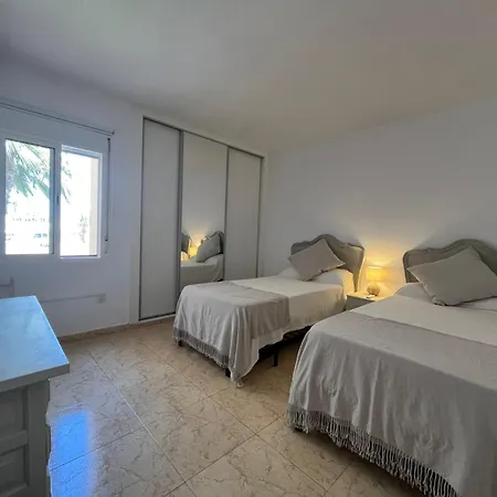 Apartment Lovely 2 Bedroom At 100 Meters From The *
