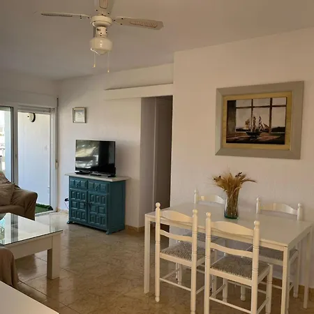 Apartment Lovely 2 Bedroom At 100 Meters From The Roquetas de Mar