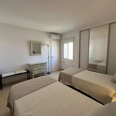 Apartment Lovely 2 Bedroom At 100 Meters From The